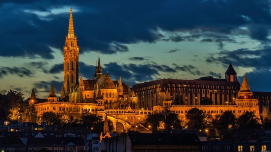 Iconic Budapest tour with Classic Russian Jeep and G-Wagon - Matthias Church and Fisherman’s Bastion breaks for photos and walking
