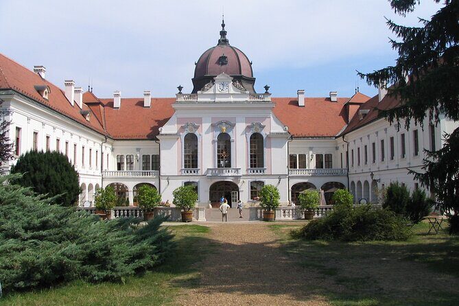 Legacy of Sissi Royal Palace of Godollo Tour with Cake and Coffee - Who this tour suits best (and who should think twice)