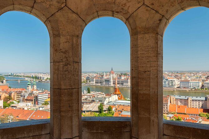 Live virtual walking tour in the Buda Castle quarter - How the live session runs from Sándor Palace to Fisherman’s Bastion