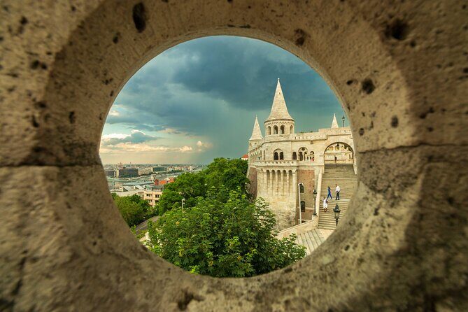 Live virtual walking tour in the Buda Castle quarter - Matthias Church and the walk to Fisherman’s Bastion