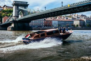 Luxurious, private day cruise with a waterlimousine to Szentendre - Parliament, Chain Bridge, and the UNESCO Danube banks from the waterline