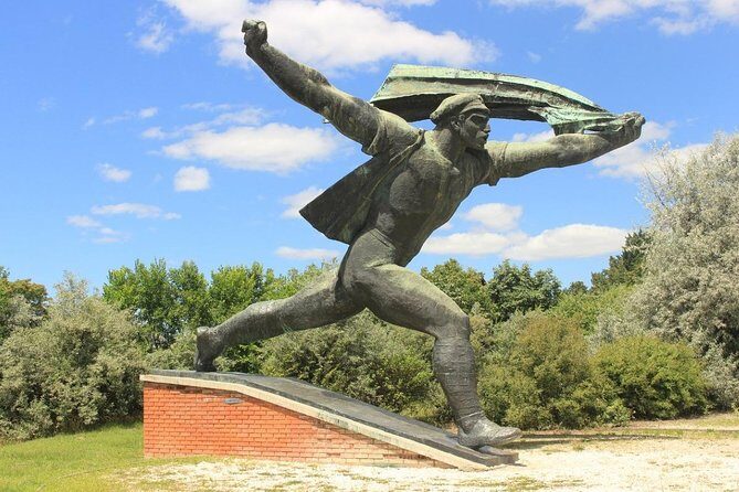 Memento Park Entrance Ticket - What you’ll see: 42 pieces of Communist-era sculpture