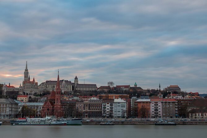 Orientation walk in Budapest - Price: when $238.43 per group is a smart move