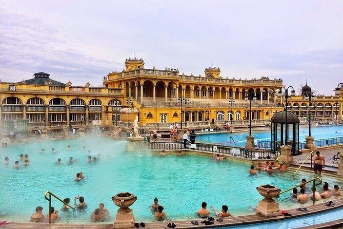 Private 4 Hours Budapest city tour and 3 hours Széchenyi thermal spa relax - How this Budapest tour feels in real life