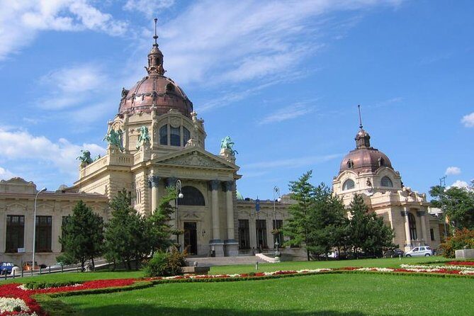 Private 4-hours City Tour of Budapest with private guide and Hotel Pick-up - Stop 4: Hungarian State Opera House area viewing with guided context
