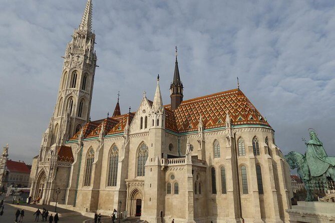 Private 4-hours City Tour of Budapest with private guide and Hotel Pick-up - Price and logistics: what your money is really paying for