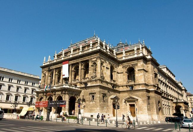Private Budapest City tour with Classic Russian Jeep or G-Wagon! - Key points before you go