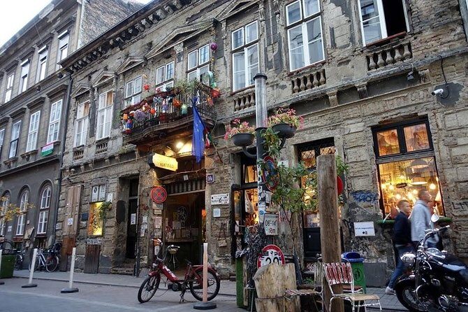 Private Budapest Ruin Bar Tour with Local Drinks & Street Food - The Crawl: How You Move Between Well-Known and Hidden Spots