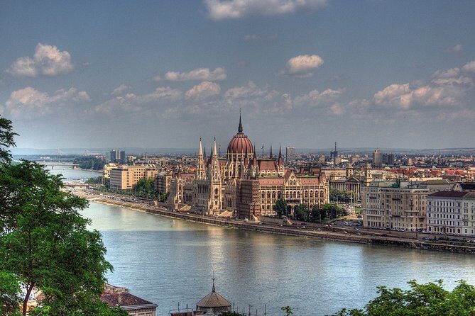 Private Budapest Sightseeing Tour: Royal Castle, Heroes Square, Chain Bridge - City Park stroll and St Stephen’s Basilica peek near Parliament