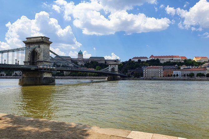 Private city tour by van - Why a private van beats DIY for your first Budapest day