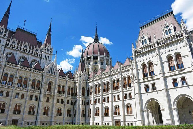 Private City Tour in Budapest 6 hours - Vajdahunyad Castle in City Park: architecture in one stop