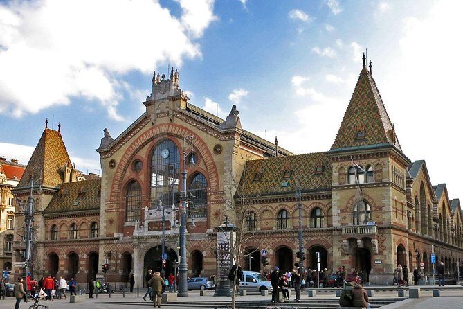 Private City Tour in Budapest 6 hours - Kossuth Lajos Square and the Parliament-building moment