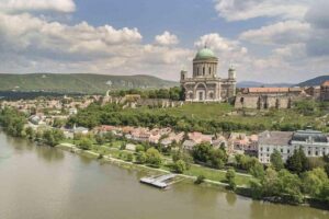 Private Danube Bend Experience with a comfortable air conditioned car - Visegrád Fellegvár Medieval Castle: A King-Era Detour With Included Entry