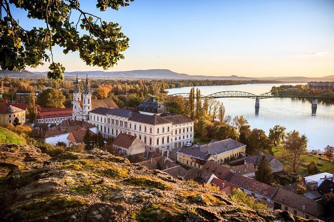 Private Danube Bend Experience with a comfortable air conditioned car - Guides Matter: Why This Day Lands at a 5-Star Feeling
