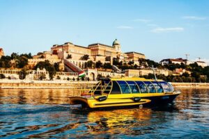 Private Danube Sightseeing Cruise in Budapest - Finding the dock: Jane Haining rkp. and Blue River 8A