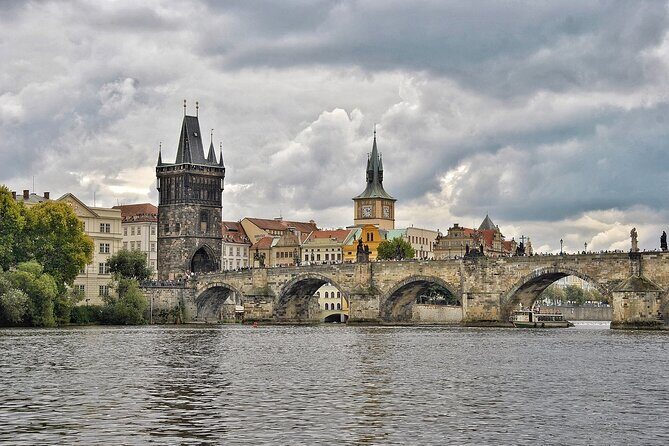 Private Transfer from Budapest to Prague with 2 hours for sightseeing - Vehicle comfort and luggage: choosing the right size matters more than you think