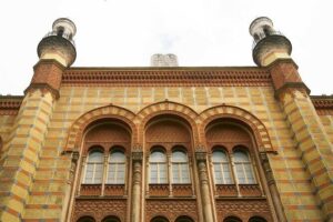 Private Walking Tour in The Jewish District Budapest - Price and what you really get for $228.29 per person