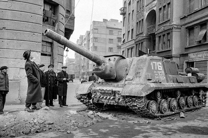 Rise Against the Soviet: The 1956 Revolution - Private Tour - Pacing and transportation: how the 3 hours is likely to feel