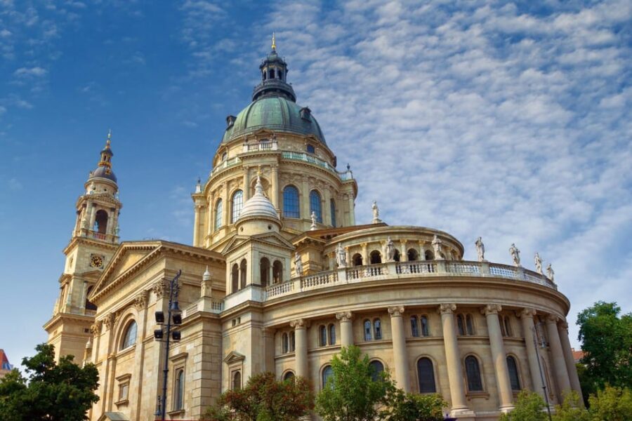 Skip-the-line St. Stephen's Basilica Guided Tour - Meeting at Madal Café without stepping into the plan