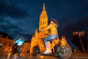 Small-Group Night Tour in Budapest on MonsteRoller e-Scooters - Chain Bridge and Fisherman’s Bastion at night: your photo strategy