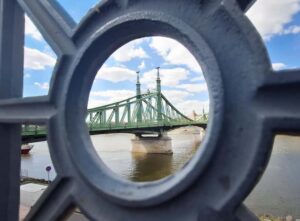 Street photography with your smartphone, tour of Budapest - Getting your photos on your smartphone (and keeping them)