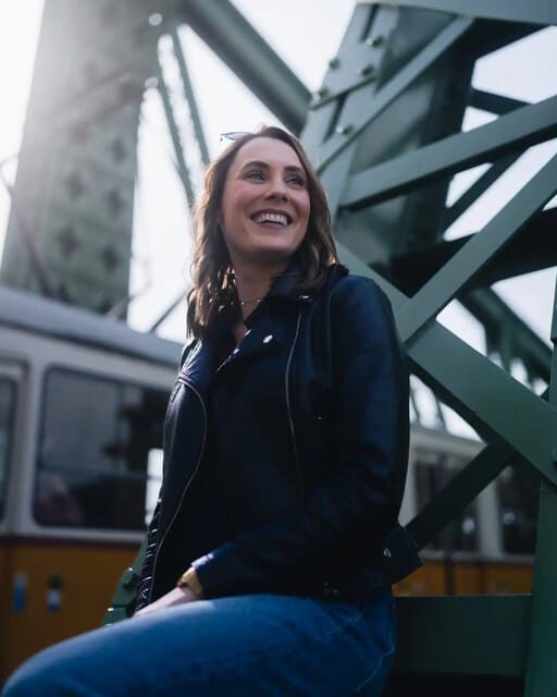 Street photos through the most beautiful streets of Budapest - Stop by stop: Liberty Bridge, Castle area, and the non-touristy streets
