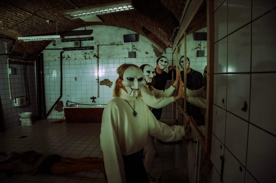 The Real Saw | Escape Room by PÁNiQ SZOBA - Puzzles, teamwork, and the horror mood that affects decisions