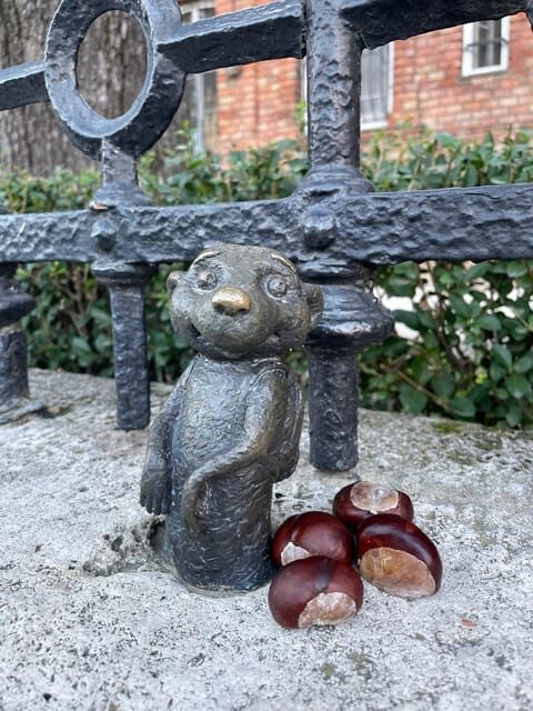 Tiny Sculptures, Big Stories: Kolodko mini statue tour - The 2.5-hour scavenger hunt: Pest to Buda with public transport