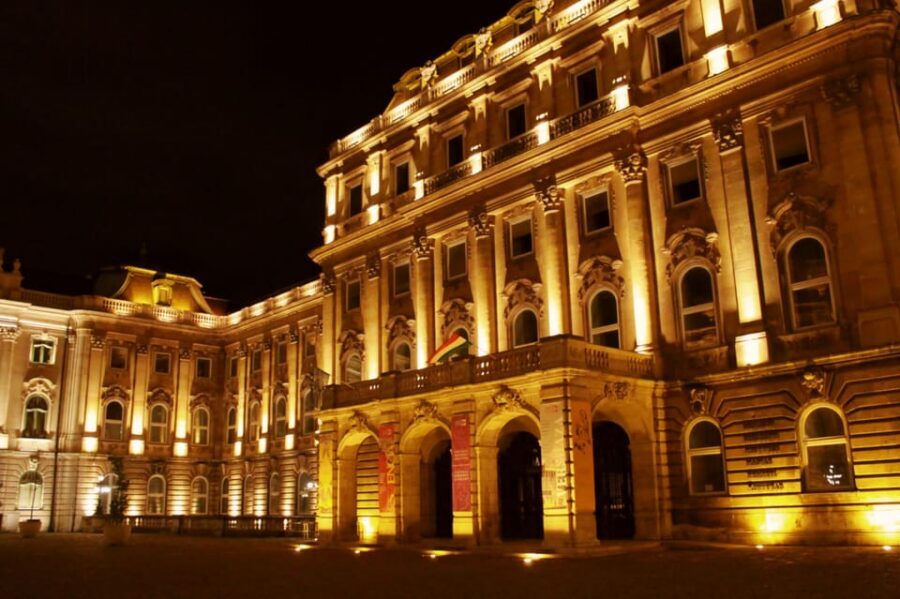 True Crime Walking Tour in the Buda Castle district - Those Short Walks Between Stories: How the Tour Keeps Momentum