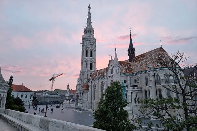 True Crime Walking Tour in the Buda Castle district - What to wear and how to time your day
