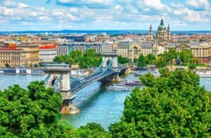 Vienna: Budapest Day Trip - Heroes’ Square and Fisherman’s Bastion: where Budapest looks like a postcard