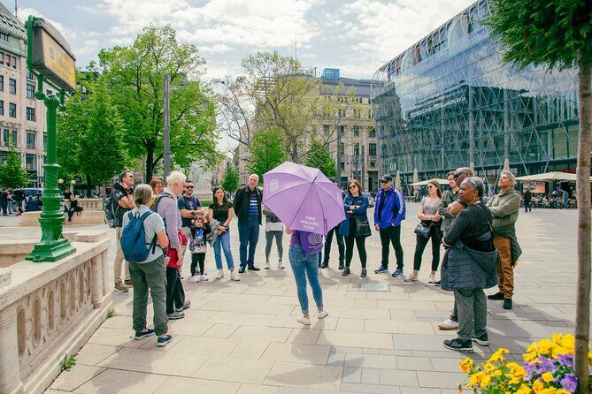 Walking Tour Budapest incl. the Shoes on the Danube Bank - Little Princess Statue: The Legend-Plus-Photo Moment