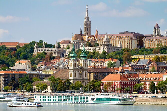 Welcome to Budapest 3 hrs Must See Private Tour by car - Heroes’ Square and Gellért Hill: big symbols, big views